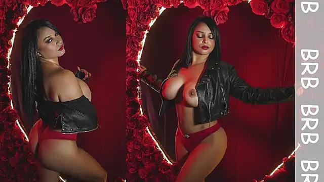 Discover our girls online shows and discover the company of countless livestreamers, with stunning shapes, sex toys and more.