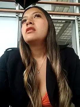 Discover our girls online shows and discover the company of countless livestreamers, with stunning shapes, sex toys and more.