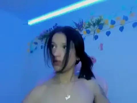 Discover our girls online shows and discover the company of countless livestreamers, with stunning shapes, sex toys and more.