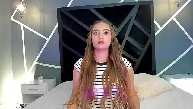 Discover our girls online shows and discover the company of countless livestreamers, with stunning shapes, sex toys and more.