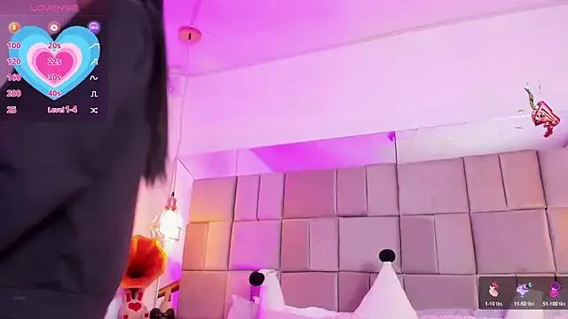Discover our girls online shows and discover the company of countless livestreamers, with stunning shapes, sex toys and more.