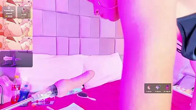 Discover our girls online shows and discover the company of countless livestreamers, with stunning shapes, sex toys and more.
