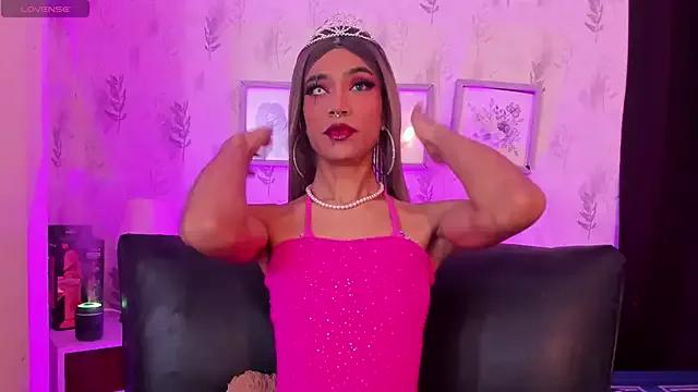 Discover our girls online shows and discover the company of countless livestreamers, with stunning shapes, sex toys and more.