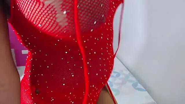 Discover our girls online shows and discover the company of countless livestreamers, with stunning shapes, sex toys and more.