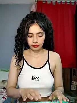 Discover our girls online shows and discover the company of countless livestreamers, with stunning shapes, sex toys and more.