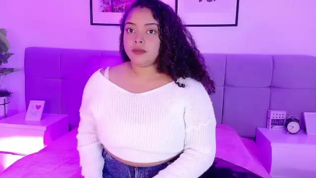 Discover our girls online shows and discover the company of countless livestreamers, with stunning shapes, sex toys and more.