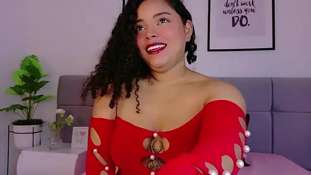 Discover our girls online shows and discover the company of countless livestreamers, with stunning shapes, sex toys and more.