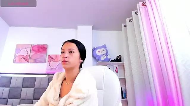 Discover our girls online shows and discover the company of countless livestreamers, with stunning shapes, sex toys and more.