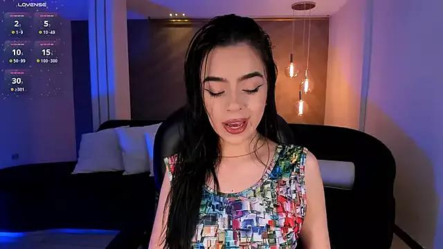 Discover our girls online shows and discover the company of countless livestreamers, with stunning shapes, sex toys and more.