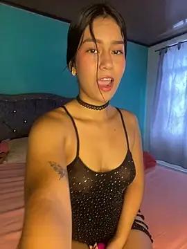 Discover our girls online shows and discover the company of countless livestreamers, with stunning shapes, sex toys and more.