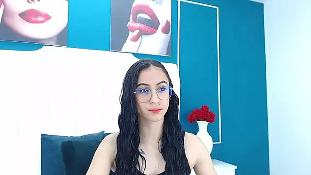 Discover our girls online shows and discover the company of countless livestreamers, with stunning shapes, sex toys and more.