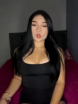 Discover our girls online shows and discover the company of countless livestreamers, with stunning shapes, sex toys and more.