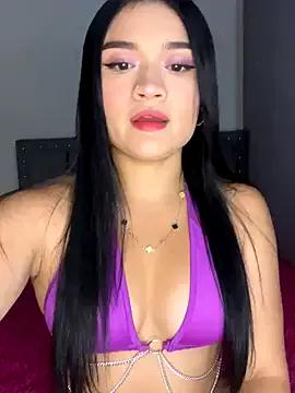 Discover our girls online shows and discover the company of countless livestreamers, with stunning shapes, sex toys and more.