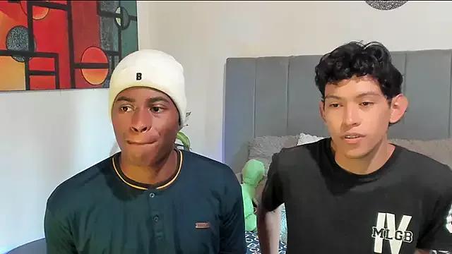 Discover our girls online shows and discover the company of countless livestreamers, with stunning shapes, sex toys and more.