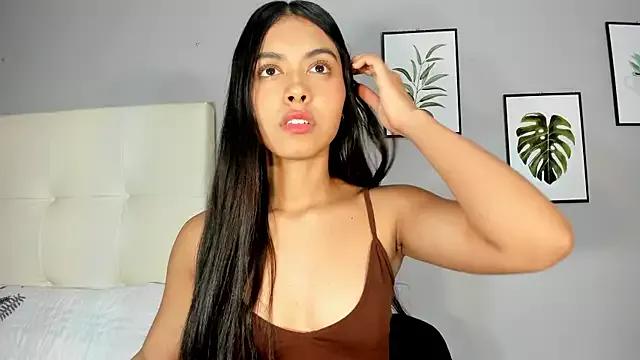 Discover our girls online shows and discover the company of countless livestreamers, with stunning shapes, sex toys and more.