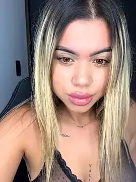 Discover our girls online shows and discover the company of countless livestreamers, with stunning shapes, sex toys and more.