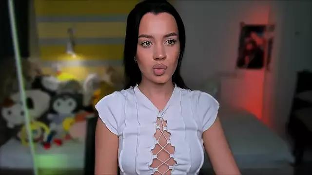 AlannaMiless from StripChat