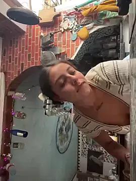 Alaska-de-lune from StripChat
