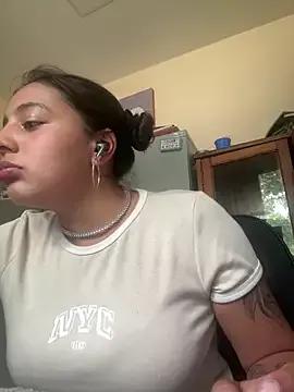Alaska-de-lune from StripChat