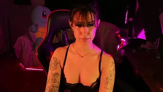 Discover our girls online shows and discover the company of countless livestreamers, with stunning shapes, sex toys and more.