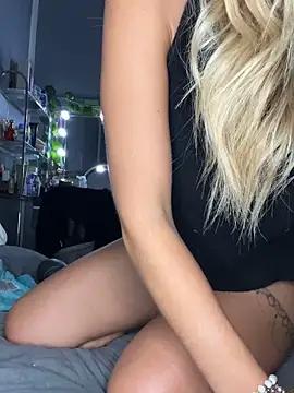 Alba_bianca from StripChat