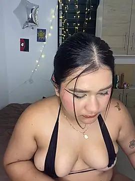 Discover our girls online shows and discover the company of countless livestreamers, with stunning shapes, sex toys and more.