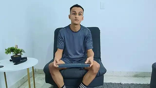 Ale_and_Thiago webcams show profile image 