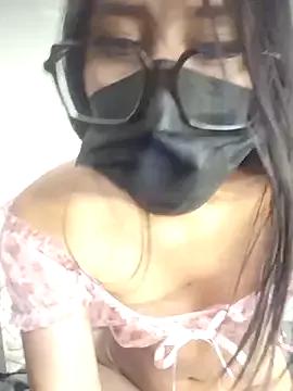Discover our girls online shows and discover the company of countless livestreamers, with stunning shapes, sex toys and more.
