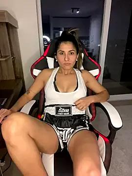 Discover our girls online shows and discover the company of countless livestreamers, with stunning shapes, sex toys and more.