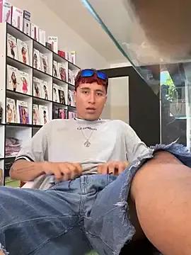 Alejo_parka69 webcams show profile image 