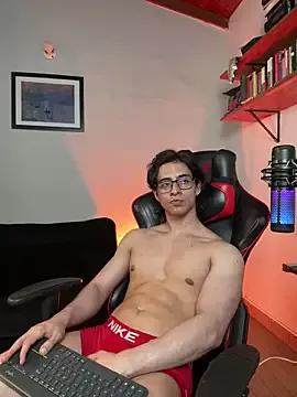 Discover our girls online shows and discover the company of countless livestreamers, with stunning shapes, sex toys and more.