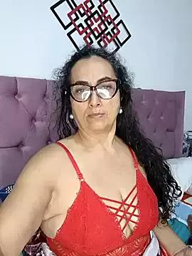 Discover our girls online shows and discover the company of countless livestreamers, with stunning shapes, sex toys and more.