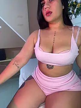 Discover our girls online shows and discover the company of countless livestreamers, with stunning shapes, sex toys and more.