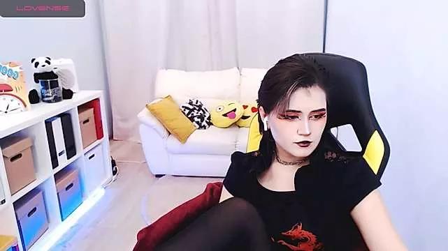 Discover our girls online shows and discover the company of countless livestreamers, with stunning shapes, sex toys and more.