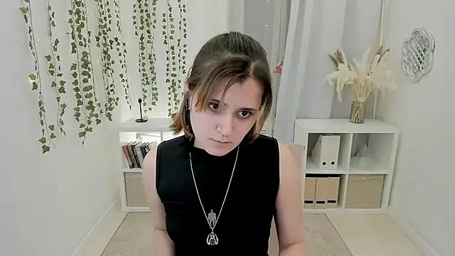 Discover our girls online shows and discover the company of countless livestreamers, with stunning shapes, sex toys and more.