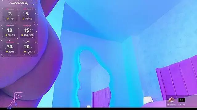 Discover our girls online shows and discover the company of countless livestreamers, with stunning shapes, sex toys and more.