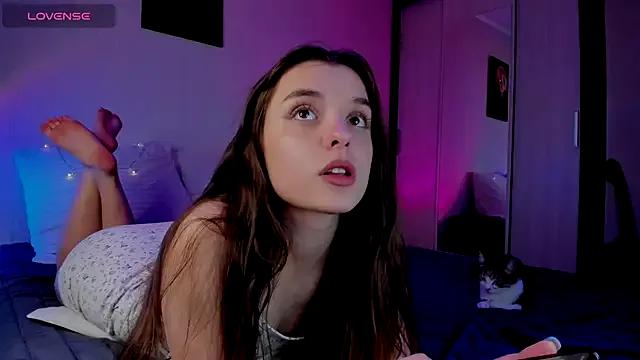 AlexandraMarlow from StripChat is Freechat