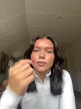 Discover our girls online shows and discover the company of countless livestreamers, with stunning shapes, sex toys and more.