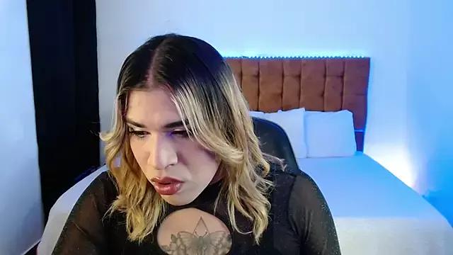 Discover our girls online shows and discover the company of countless livestreamers, with stunning shapes, sex toys and more.