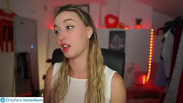 Discover our girls online shows and discover the company of countless livestreamers, with stunning shapes, sex toys and more.
