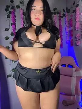 Discover our girls online shows and discover the company of countless livestreamers, with stunning shapes, sex toys and more.