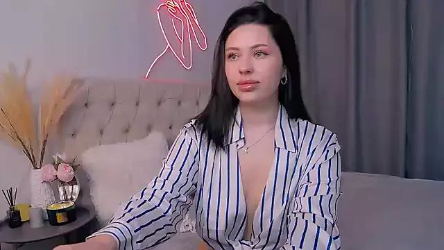 Discover our girls online shows and discover the company of countless livestreamers, with stunning shapes, sex toys and more.