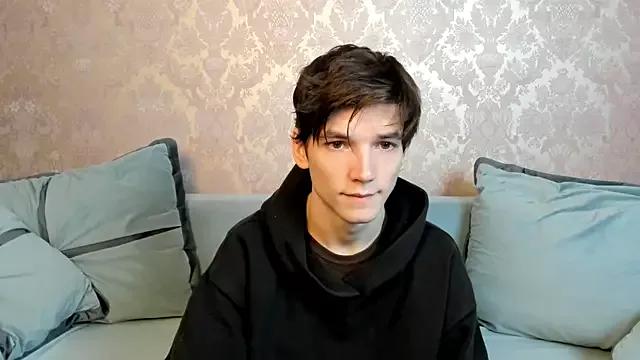 Discover our girls online shows and discover the company of countless livestreamers, with stunning shapes, sex toys and more.