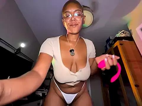 aliayourfav from StripChat is Freechat