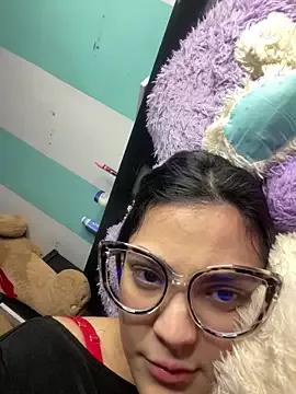 Discover our girls online shows and discover the company of countless livestreamers, with stunning shapes, sex toys and more.