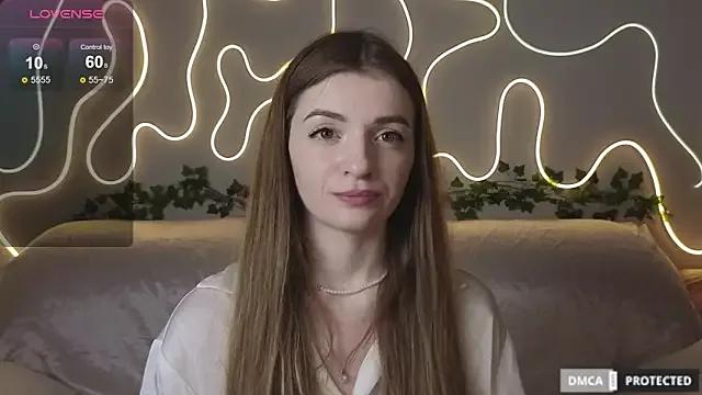 Discover our girls online shows and discover the company of countless livestreamers, with stunning shapes, sex toys and more.