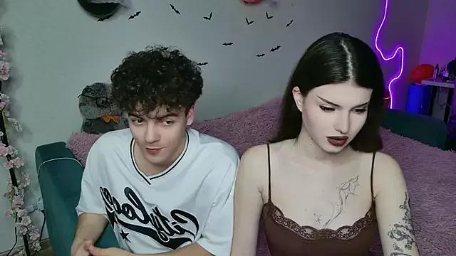 Discover our girls online shows and discover the company of countless livestreamers, with stunning shapes, sex toys and more.