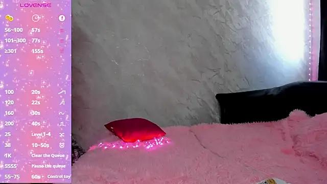 Discover our girls online shows and discover the company of countless livestreamers, with stunning shapes, sex toys and more.