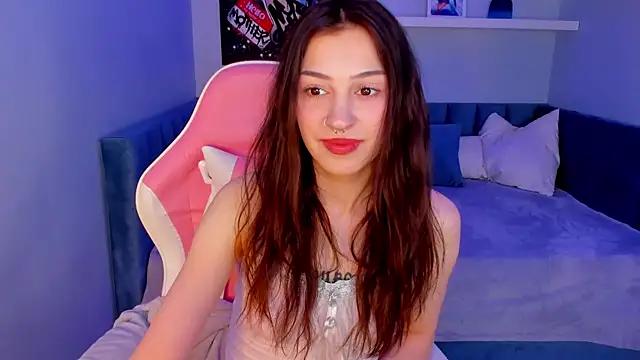 Discover our girls online shows and discover the company of countless livestreamers, with stunning shapes, sex toys and more.