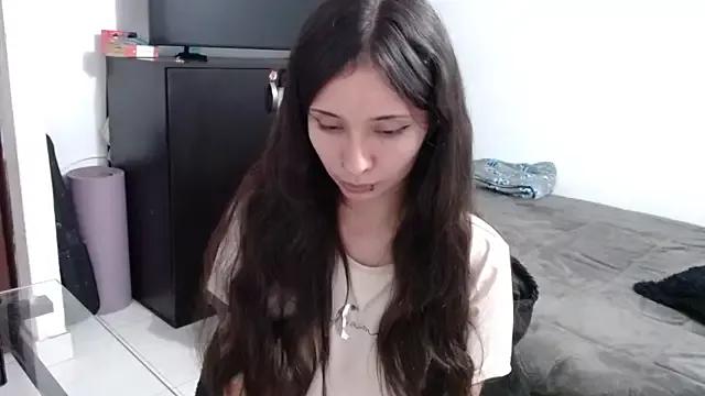 Discover our girls online shows and discover the company of countless livestreamers, with stunning shapes, sex toys and more.